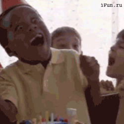 생일 파티 아이 너무 좋아 기뻐하는 모습 기쁨 표현 표정