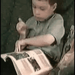 황당 책넘기는 책 아이 꼬마 침바르는 침 손가락 반대편 책장