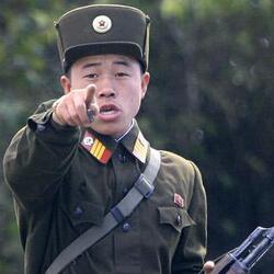 북한군 손가락 손가락질 총 소총 무기 군인 북한