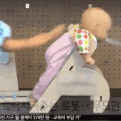 아기 트림시켜주는 로봇 무모한 발명품 기계